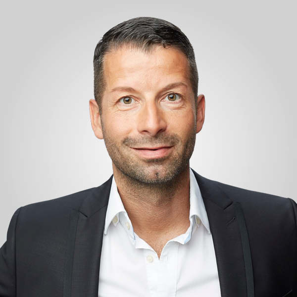 03_hoch_600x600 Portraitfoto von Daniel Hoch